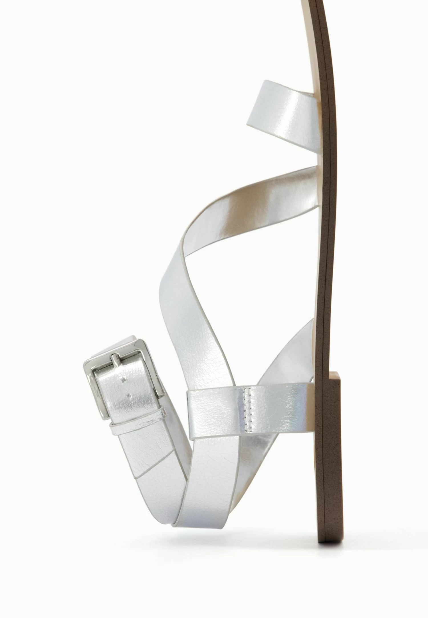 BERSHKA Metallic Strap - Flat Slider- Sandalen - Silver Coloured 7 BERSHKA Metallic Strap - Flat Slider- Sandalen - Silver Coloured - Afbeelding 7