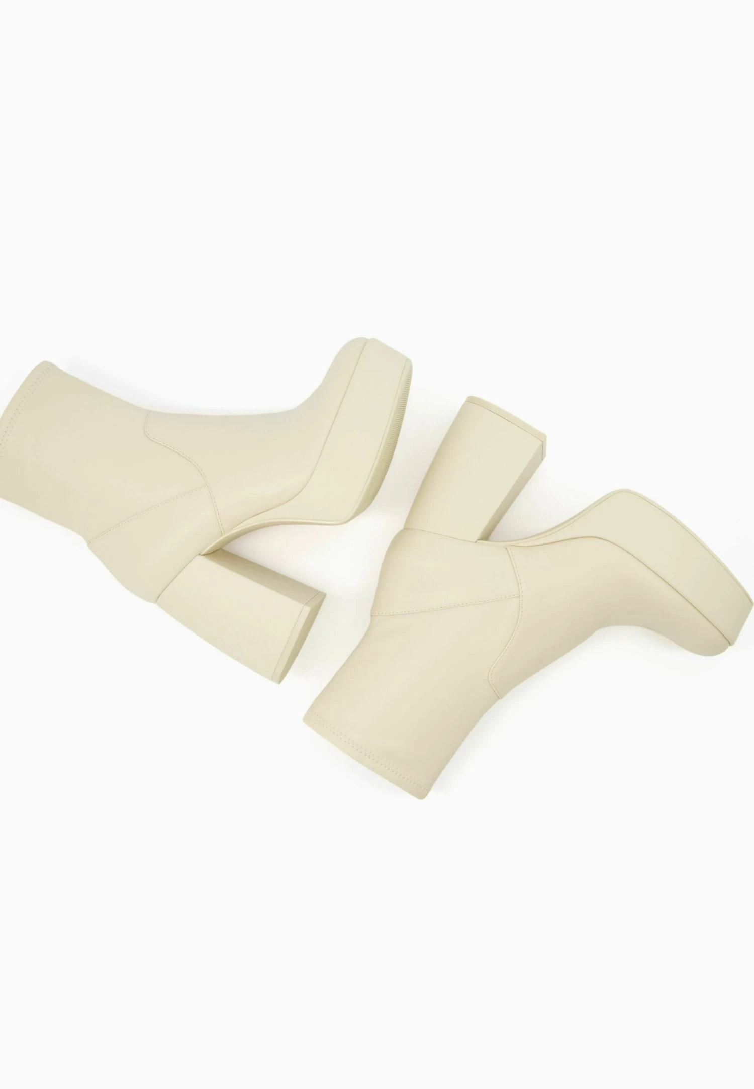 BERSHKA Enkellaarsjes Met Plateauzool - Sand 4 BERSHKA Enkellaarsjes Met Plateauzool - Sand - Afbeelding 4