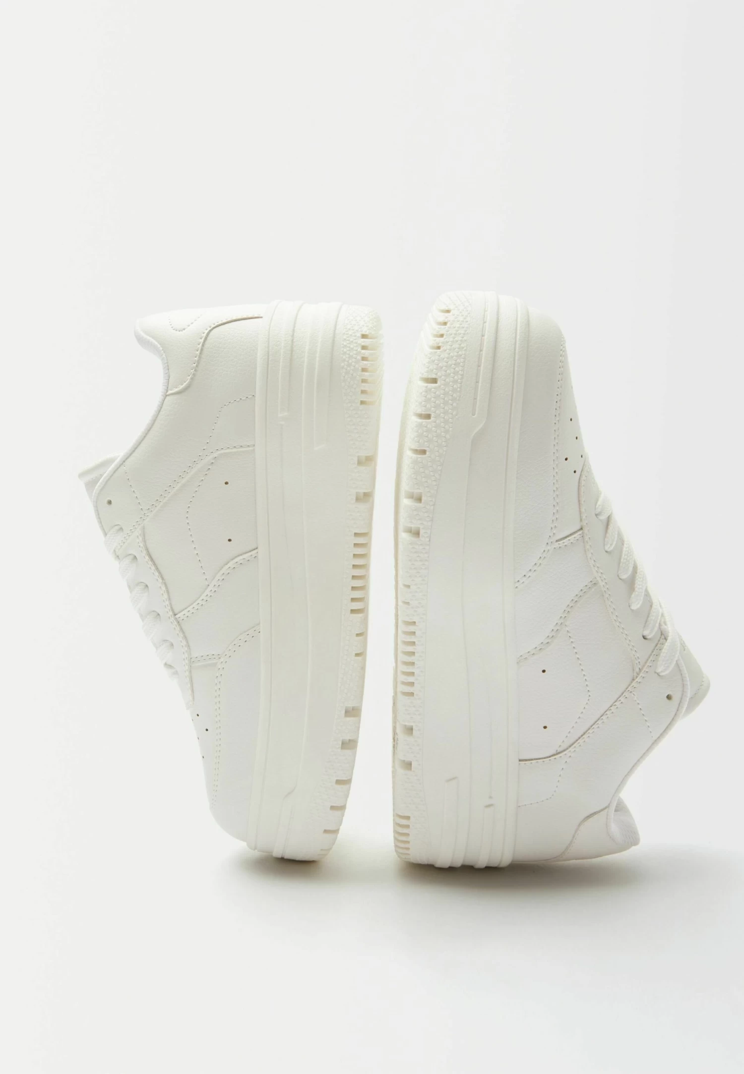 BERSHKA Monochrome- Sneakers Laag - White 5 BERSHKA Monochrome- Sneakers Laag - White - Afbeelding 5