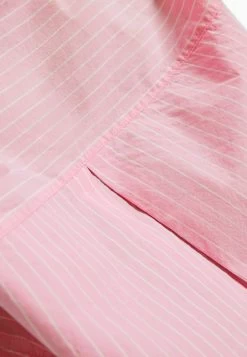 BERSHKA Cropped - Overhemdblouse - Pink 11 BERSHKA Cropped - Overhemdblouse - Pink -Bershka 6d7df5c3fdaf40e8b90f40b282356e03