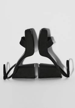 BERSHKA Sandalen Met Plateauzool - Black 11 BERSHKA Sandalen Met Plateauzool - Black -Bershka 6d9db0883acc4e23bdff01bd85439bab