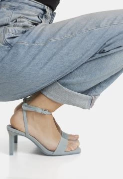 BERSHKA Sandalen - Light Blue Denim