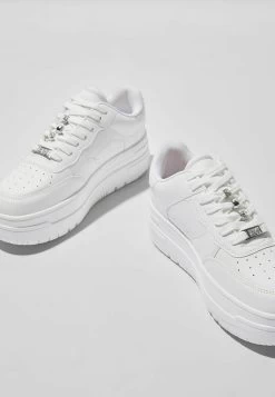 BERSHKA Rhinestone- Sneakers Laag - White 12 BERSHKA Rhinestone- Sneakers Laag - White -Bershka 7099b05dca5b4f179f2dbd0ddf8ed851