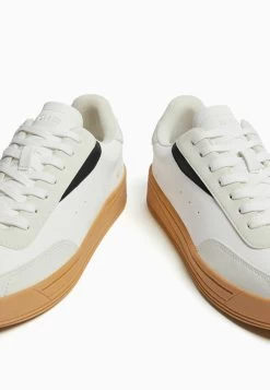 BERSHKA Retro Style - Sneakers Laag - Beige -Bershka 70c7073ac59842369c71f02c95da62b3