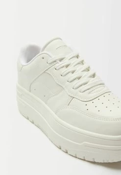BERSHKA Monochrome- Sneakers Laag - White 13 BERSHKA Monochrome- Sneakers Laag - White -Bershka 77ac4df15dbc493496f9e563d61d1b71