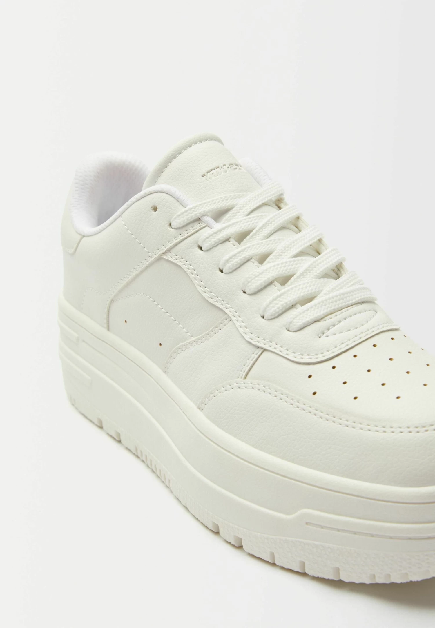 BERSHKA Monochrome- Sneakers Laag - White 7 BERSHKA Monochrome- Sneakers Laag - White - Afbeelding 7
