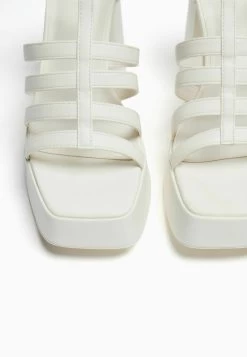 BERSHKA Sandalen Met Hoge Hak - White 12 BERSHKA Sandalen Met Hoge Hak - White -Bershka 7816ed98108e4e5d97f07defbc800100