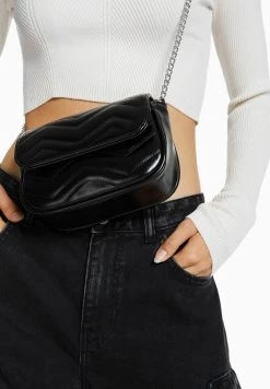 BERSHKA Padded Chain Strap - Schoudertas - Black