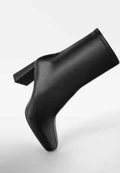 BERSHKA Patent Style Fitted - Korte Laarzen - Black -Bershka 79306e1dce944dd784e0578062559ae8