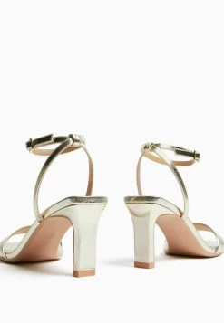 BERSHKA Strappy - Sandalen - Gold Coloured -Bershka 79dc49cd194b459d8d55c6d3aa1f5920