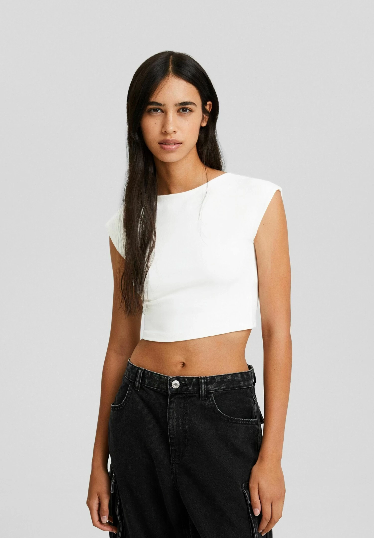 BERSHKA Short Sleeve Open Back - T-Shirt Basic - Beige 1 BERSHKA Short Sleeve Open Back - T-Shirt Basic - Beige