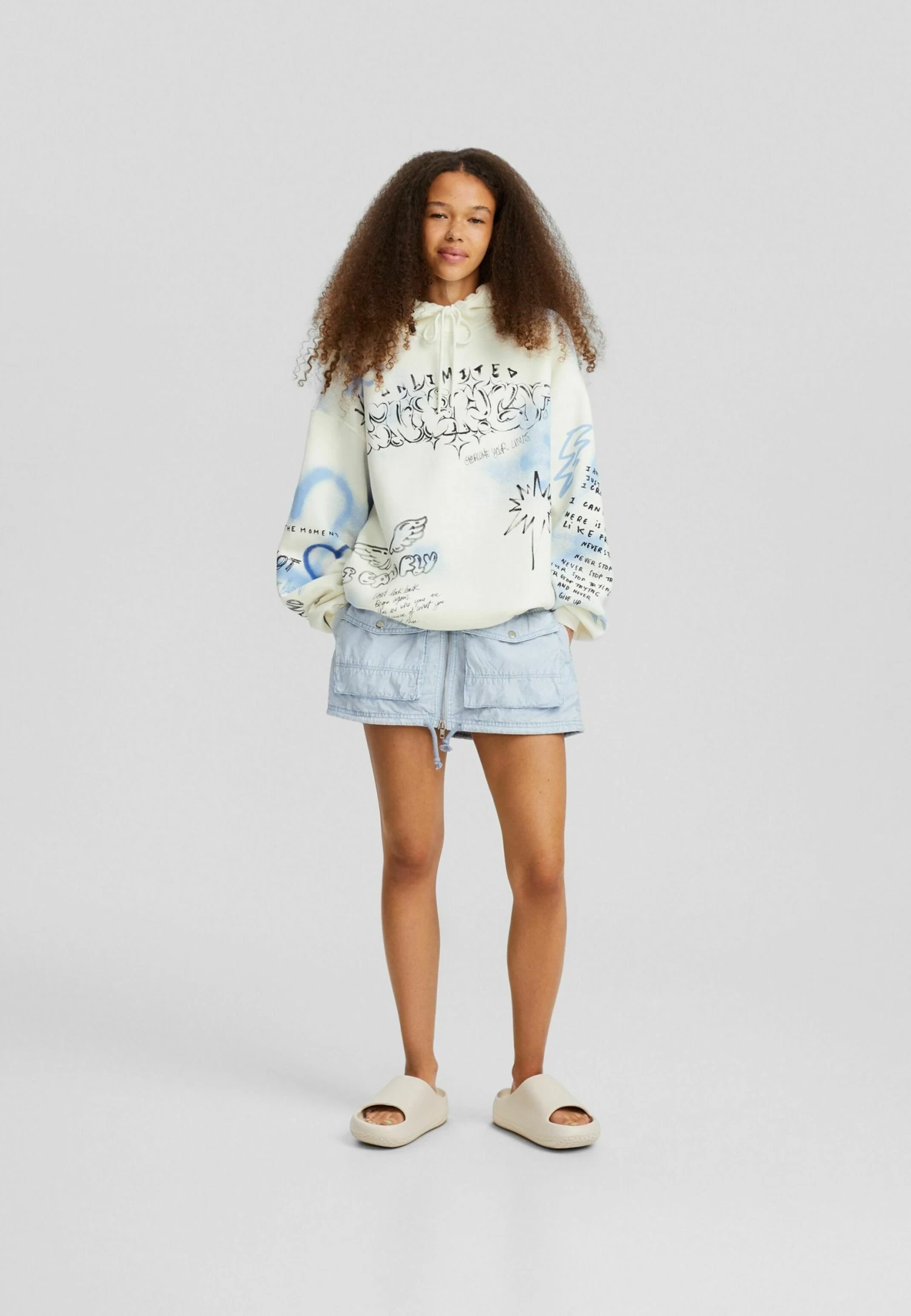 BERSHKA Printed- Hoodie - White 2 BERSHKA Printed- Hoodie - White - Afbeelding 2