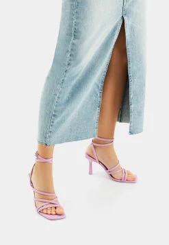 BERSHKA High-Heel With Ankle Strap- Sandalen - Purple