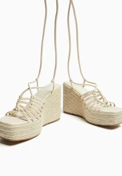 BERSHKA Sandalen Met Hoge Hak - Beige -Bershka 7d5c226125644cb3a915cf00bd2d469c