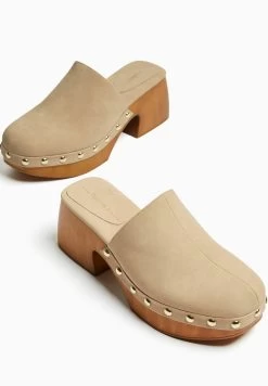 BERSHKA Studded - Clogs - Sand -Bershka 7ea0b87e13fb455f8daf9524a19854ca