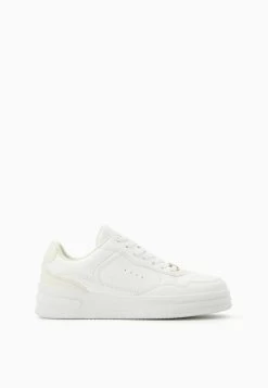 BERSHKA Charm Detail- Sneakers Laag - White -Bershka 825c7f56601542458534ca61d63c2fdb