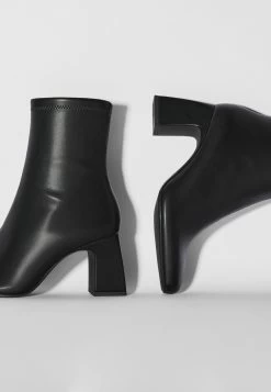 BERSHKA Korte Laarzen - Black -Bershka 83ed35247c72414e8911fb1bf2f24056