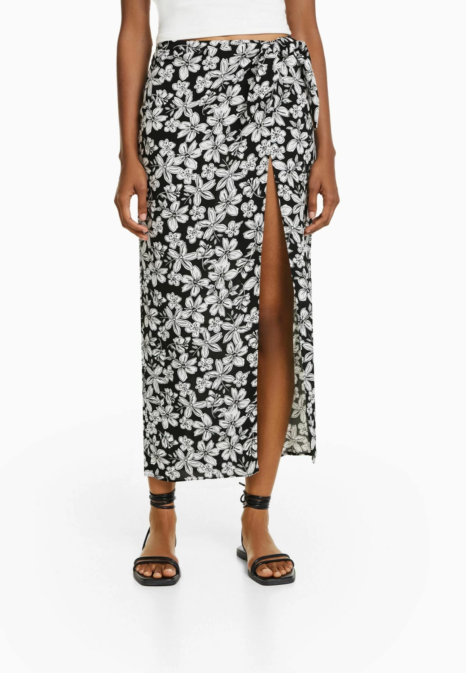 BERSHKA Floral Print - Wikkelrok - Black 1 BERSHKA Floral Print - Wikkelrok - Black