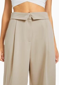 BERSHKA Turn-Up Waist - Broek - Beige -Bershka 8fb209efcc80471f921c3f9d5d7bd7f8