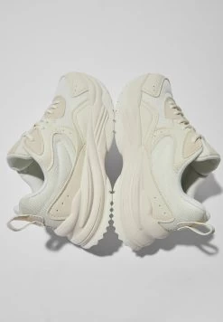 BERSHKA Detail Contrast - Sneakers Laag - Beige -Bershka 910c59c40f6c483d8366730abfb2e6bc