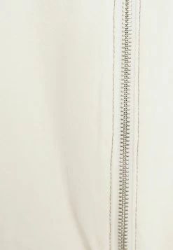 BERSHKA With Contrast Thread - Spijkerjas - White 11 BERSHKA With Contrast Thread - Spijkerjas - White -Bershka 91211050f18e473a84763d29ece92e35