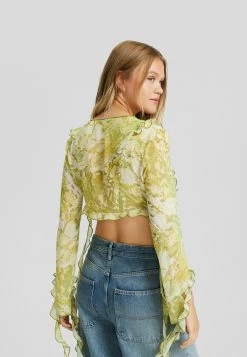 BERSHKA Long Sleeve With Ruffles And Print - Blouse - Green -Bershka 91654883398d48eeb08ed6744e8b989d