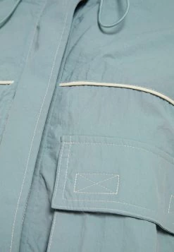 BERSHKA With 3D Pockets - Outdoorjas - Blue/Grey -Bershka 9196934622c6460daa1cb969e485cd4c