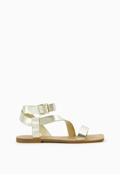 BERSHKA Metallic Strap - Flat Slider- Sandalen - Gold Coloured -Bershka 930f04d8b572472e8c6fa9066b1d5ad9