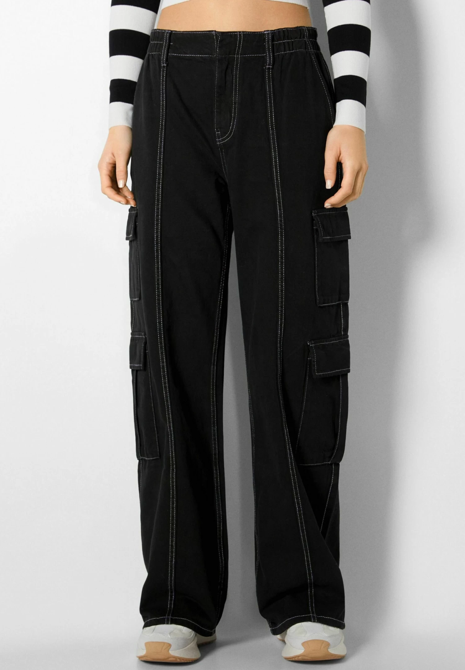 BERSHKA Multipocket Cargo Jeans - Flared Jeans - Black 1 BERSHKA Multipocket Cargo Jeans - Flared Jeans - Black