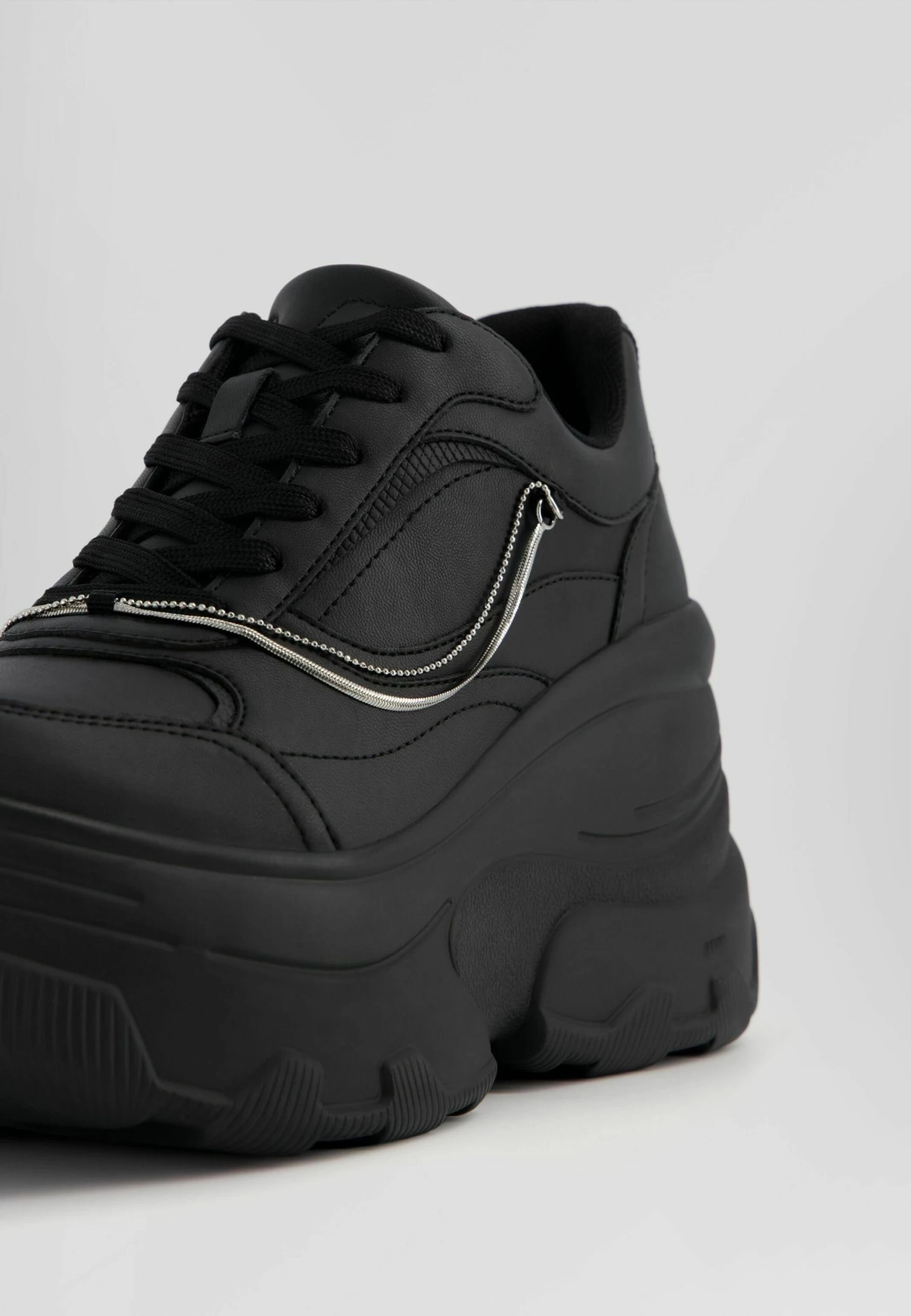 BERSHKA Rhinestone Detail Xl - Sneakers Laag - Black 4 BERSHKA Rhinestone Detail Xl - Sneakers Laag - Black - Afbeelding 4