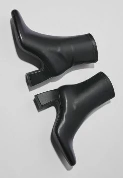 BERSHKA Korte Laarzen - Black -Bershka 97e4b46a934440159754a5e7d3506c85