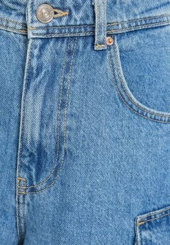 BERSHKA Baggy - Bermuda - Jeansshort - Light Blue Denim -Bershka 9b291d9110b049b8bf78fea76ea7ed98