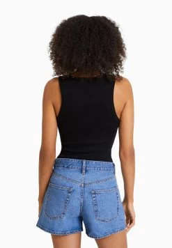 BERSHKA Mom Fit - Jeansshort - Light Blue Denim -Bershka 9bcb4690da60454593c2ffa6c811af70