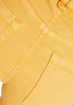 BERSHKA Comfort With Turn-Up Hems - Shorts - Yellow -Bershka 9ce2a4b258ac41edada38b2700abf99d