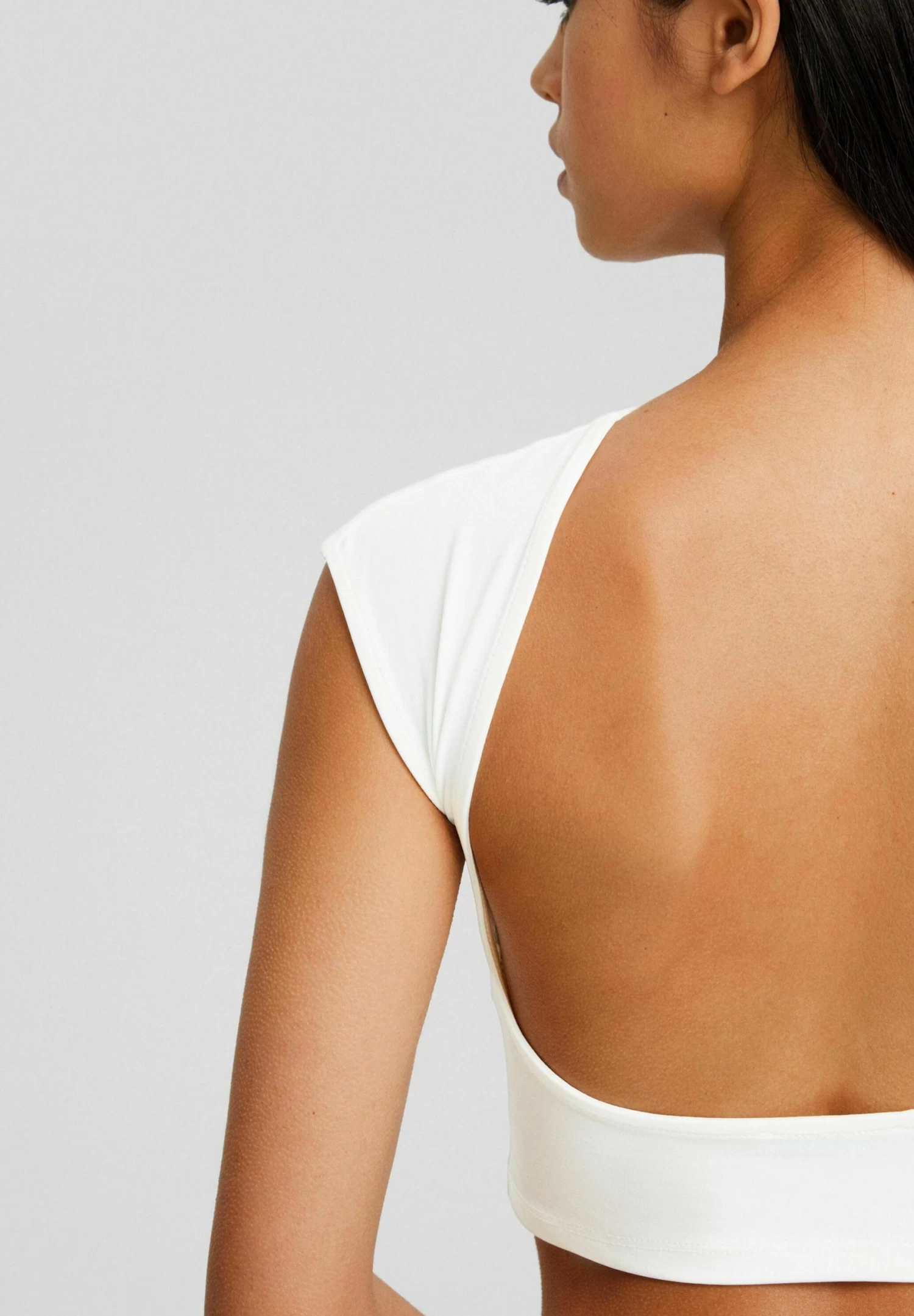 BERSHKA Short Sleeve Open Back - T-Shirt Basic - Beige 5 BERSHKA Short Sleeve Open Back - T-Shirt Basic - Beige - Afbeelding 5