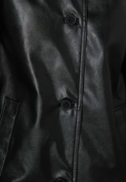 BERSHKA Cropped 06975644 - Halflange Jas - Black -Bershka 9f3d8be45d6a47c4bff90bc6da640bcf