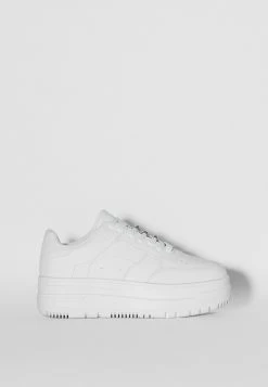 BERSHKA Rhinestone- Sneakers Laag - White 13 BERSHKA Rhinestone- Sneakers Laag - White -Bershka a107379879f54b43922cd704f920a751