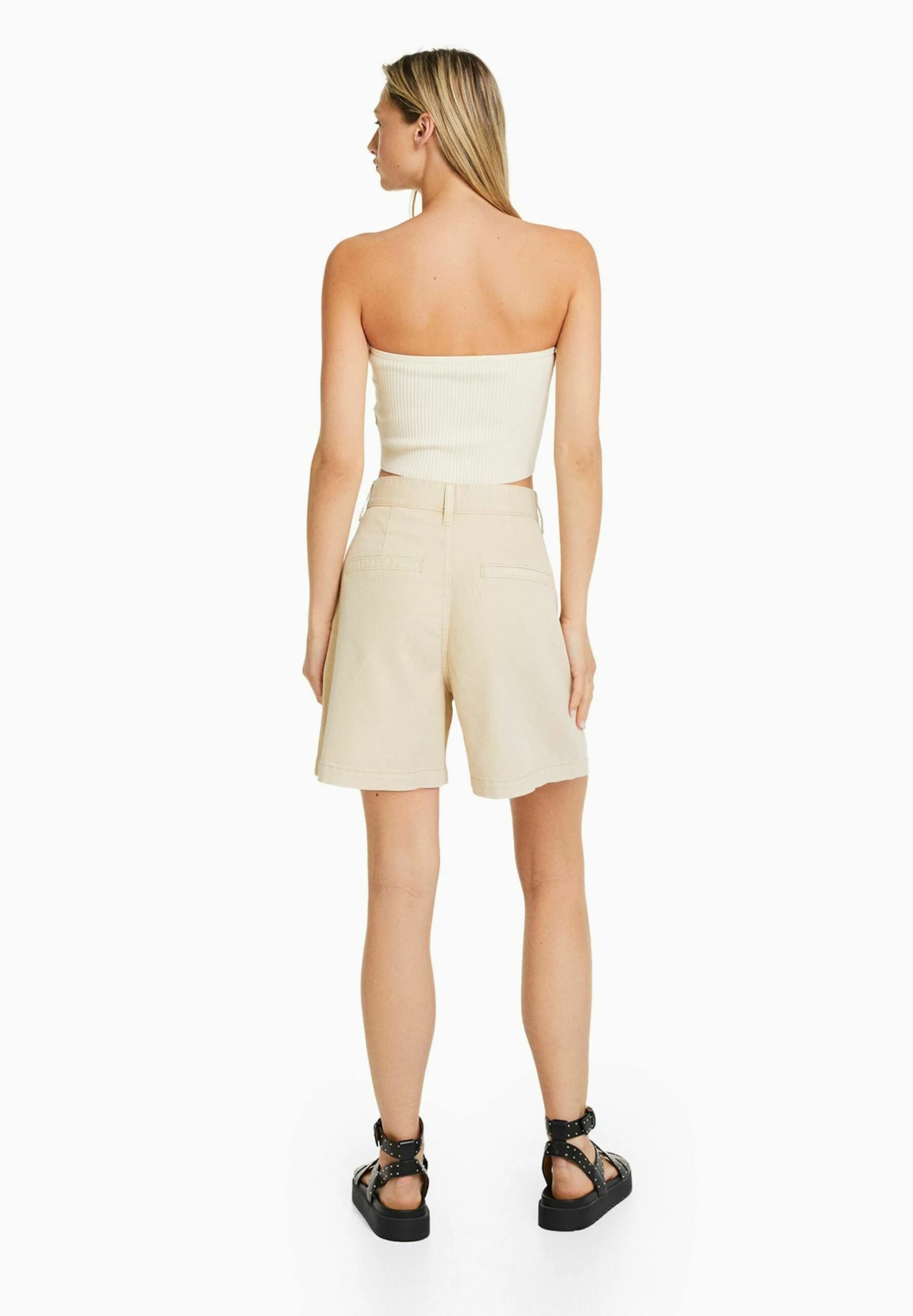 BERSHKA Pleated - Bermuda - Jeansshort - Beige 2 BERSHKA Pleated - Bermuda - Jeansshort - Beige - Afbeelding 2