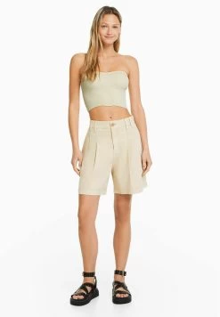 BERSHKA Pleated - Bermuda - Jeansshort - Beige