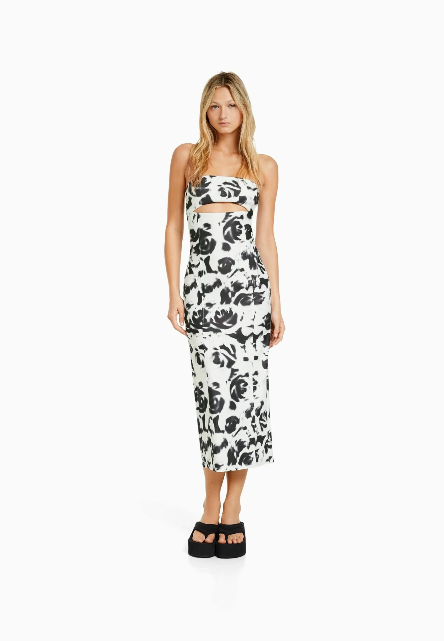 BERSHKA Printed Cut-Out - Etui-Jurk - Black/White 1 BERSHKA Printed Cut-Out - Etui-Jurk - Black/White