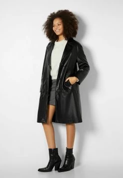 BERSHKA Mantel - Black