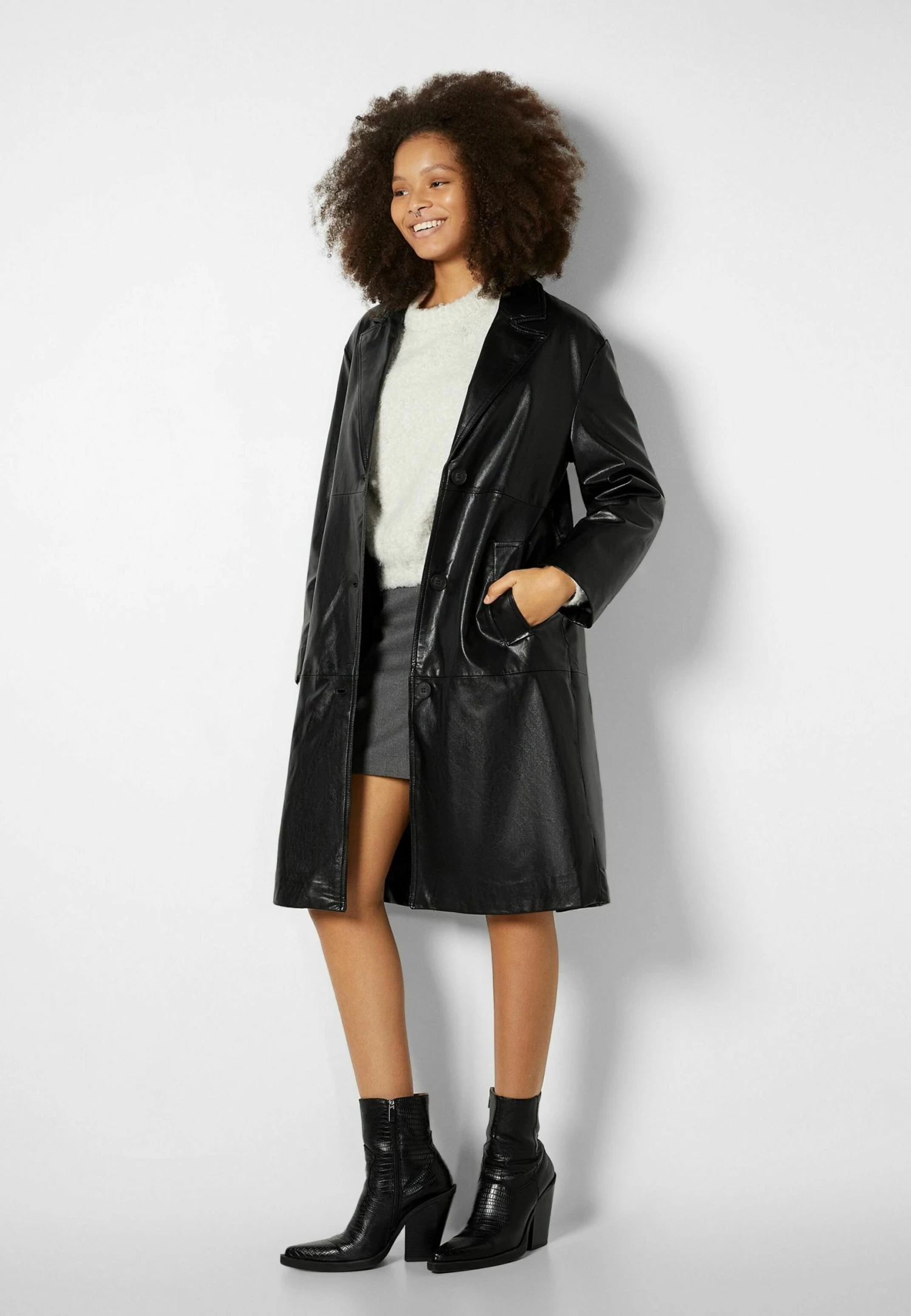 BERSHKA Mantel - Black 1 BERSHKA Mantel - Black