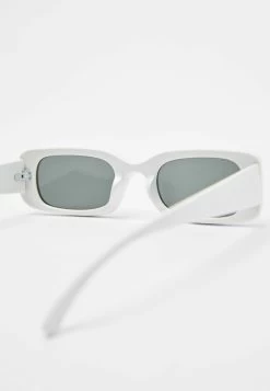 BERSHKA Zonnebril - White 5 BERSHKA Zonnebril - White -Bershka a8a2532e7f114b3c9750429f71f6204c
