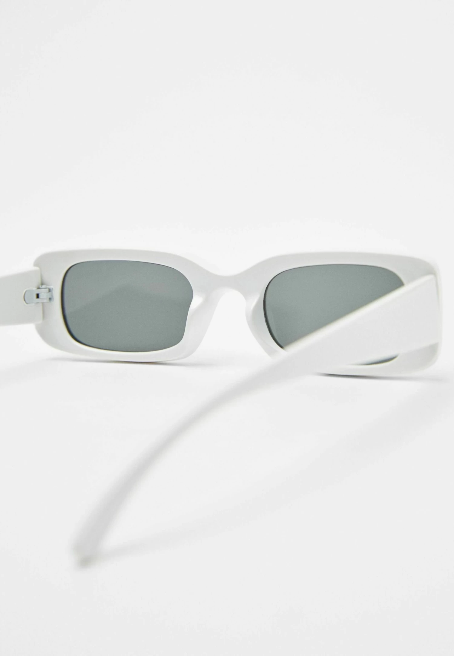 BERSHKA Zonnebril - White 3 BERSHKA Zonnebril - White - Afbeelding 3