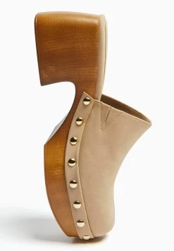 BERSHKA Studded - Clogs - Sand -Bershka a8a93956314a47738e51485e30d0cf57