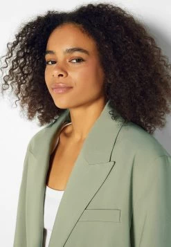 BERSHKA Masculine Cut - Halflange Jas - Khaki 9 BERSHKA Masculine Cut - Halflange Jas - Khaki -Bershka a96054b4186645fb8134c55ba0fcc4fe