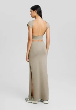 BERSHKA Short Sleeve Open Back - T-Shirt Basic - Camel -Bershka a9daf3987b9d41b9aaa30b6ac24694ef