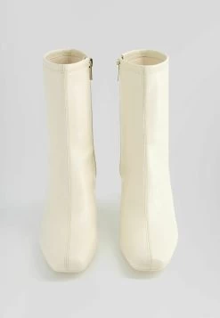 BERSHKA Fitted Mid - Korte Laarzen - Sand -Bershka ac8295a8a7004a018ac17f22300819de