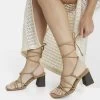 BERSHKA Tied With Knot Details - Sandalen - Sand