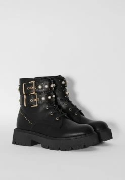 BERSHKA Faux Pearl Studded Flat- Cowboy-/Bikerlaarsjes - Black -Bershka b4a34f3b64c64f0b89edcfcd574fddc3
